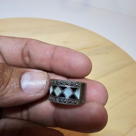 Sterling Silver 925 Mother Of Pearl,Onyx,Marcasite Band Ring Size 7 8 Grams - Picture 4 of 8